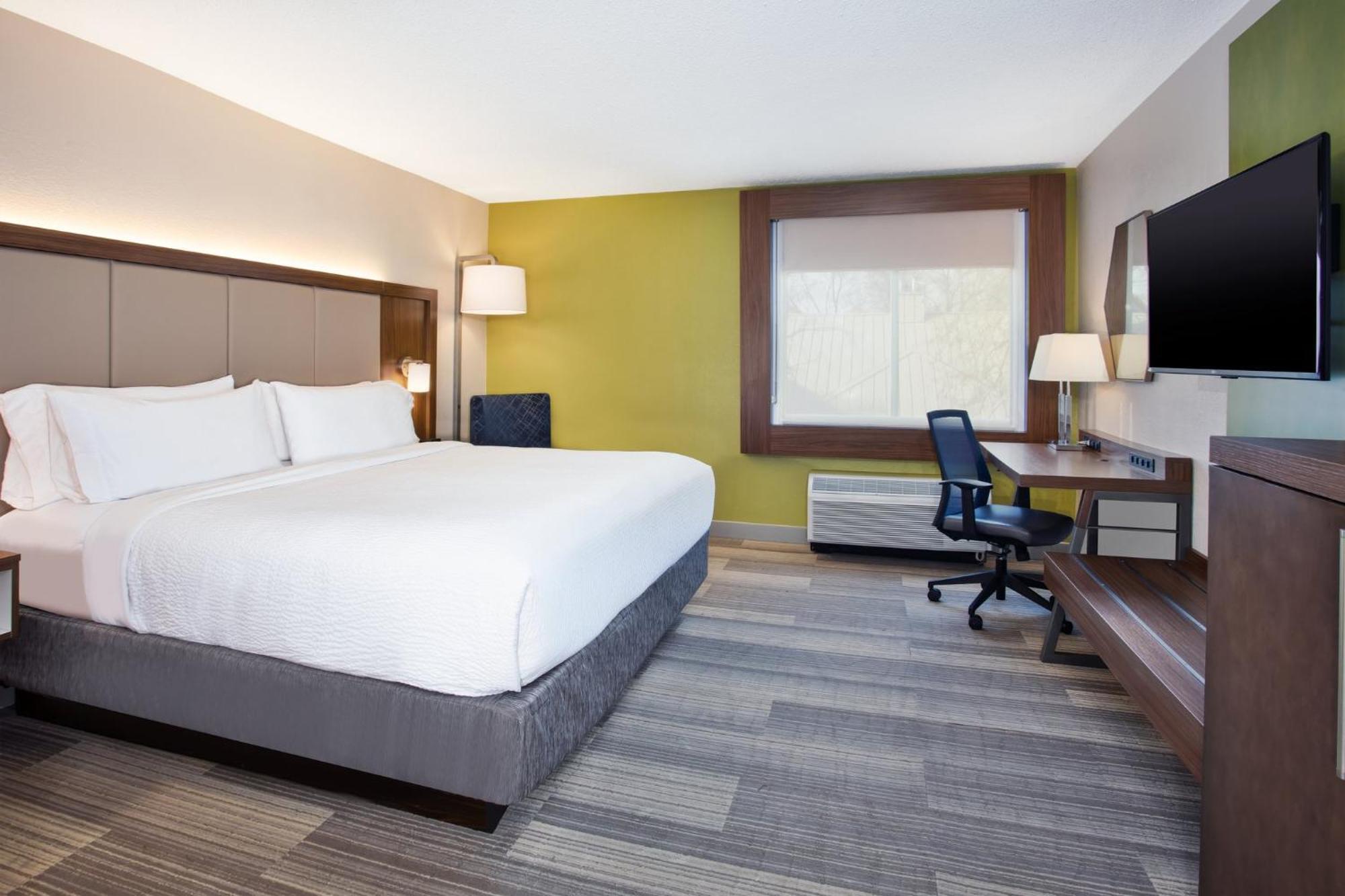 Hotel Express Airport By Ihg 3*