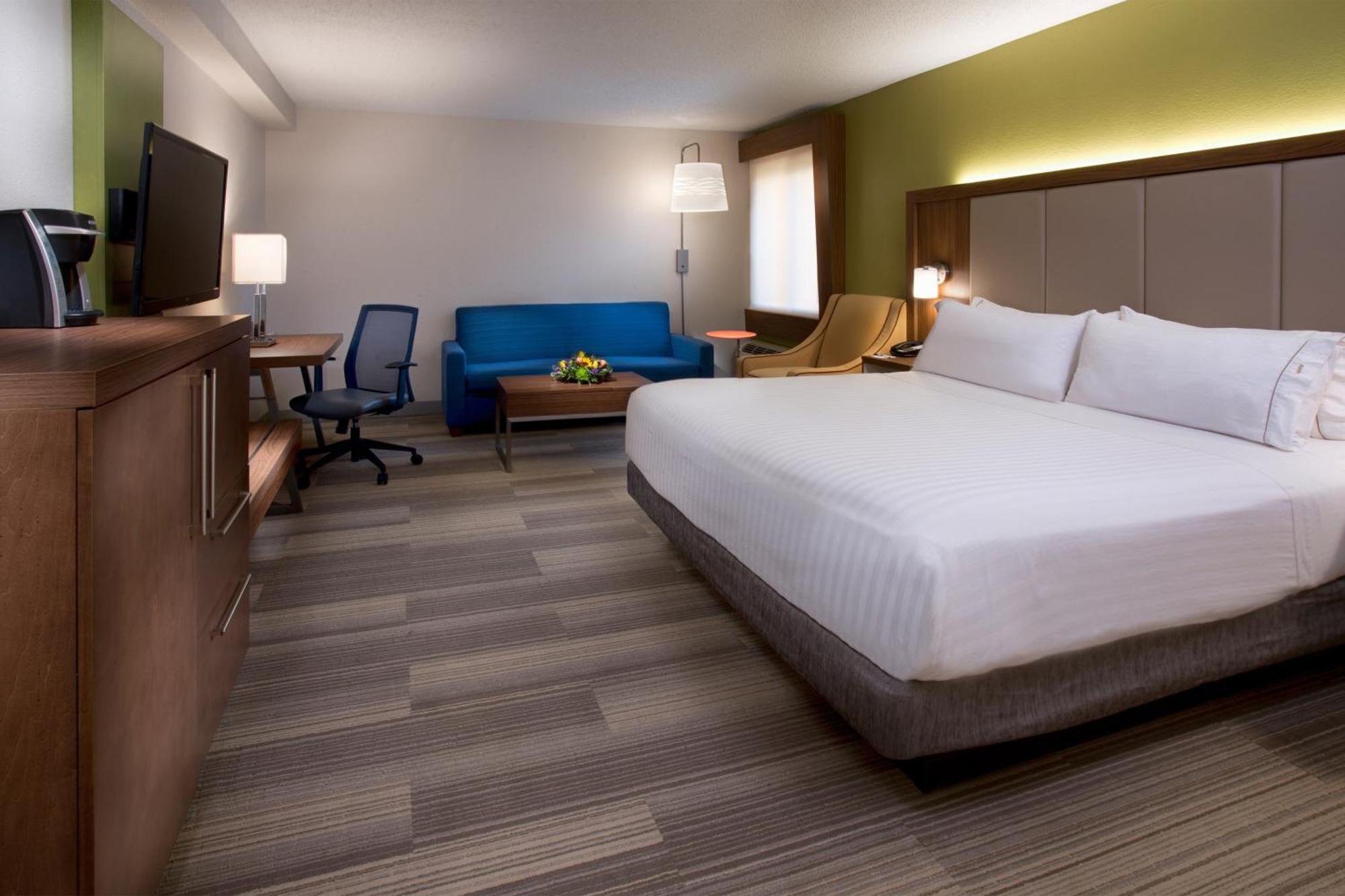 Hotel Express Airport By Ihg