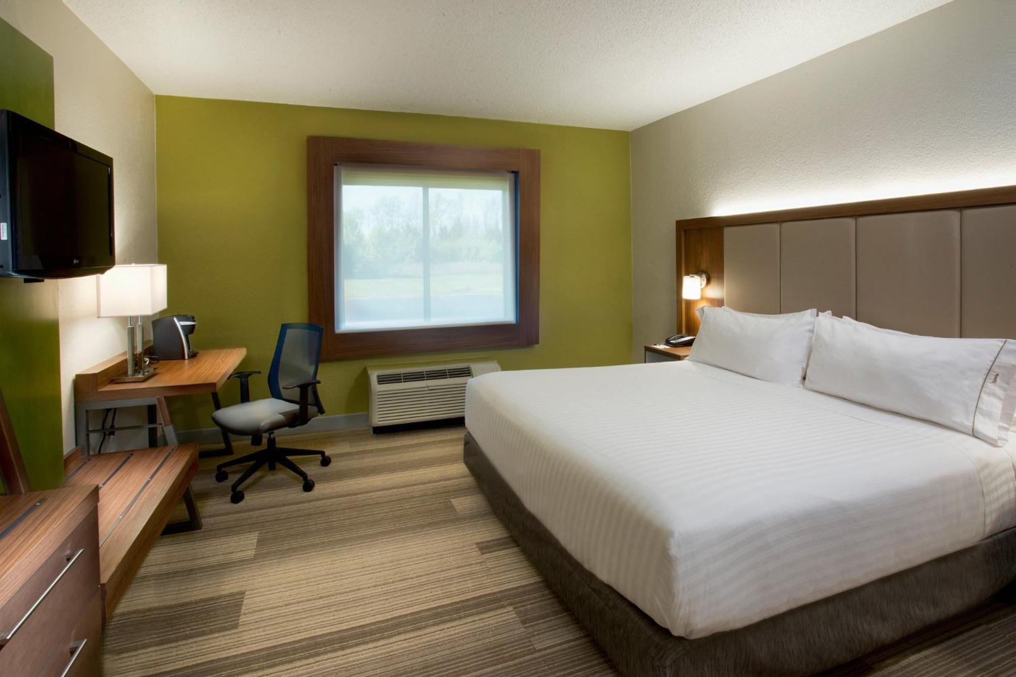Hotel Express Airport By Ihg Nashville