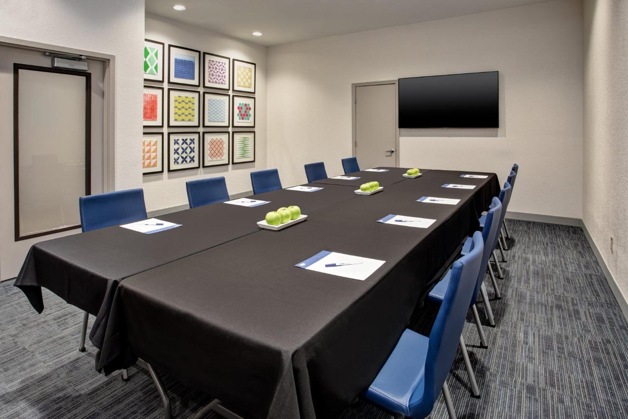 Express Airport By Ihg Hotel Nashville
