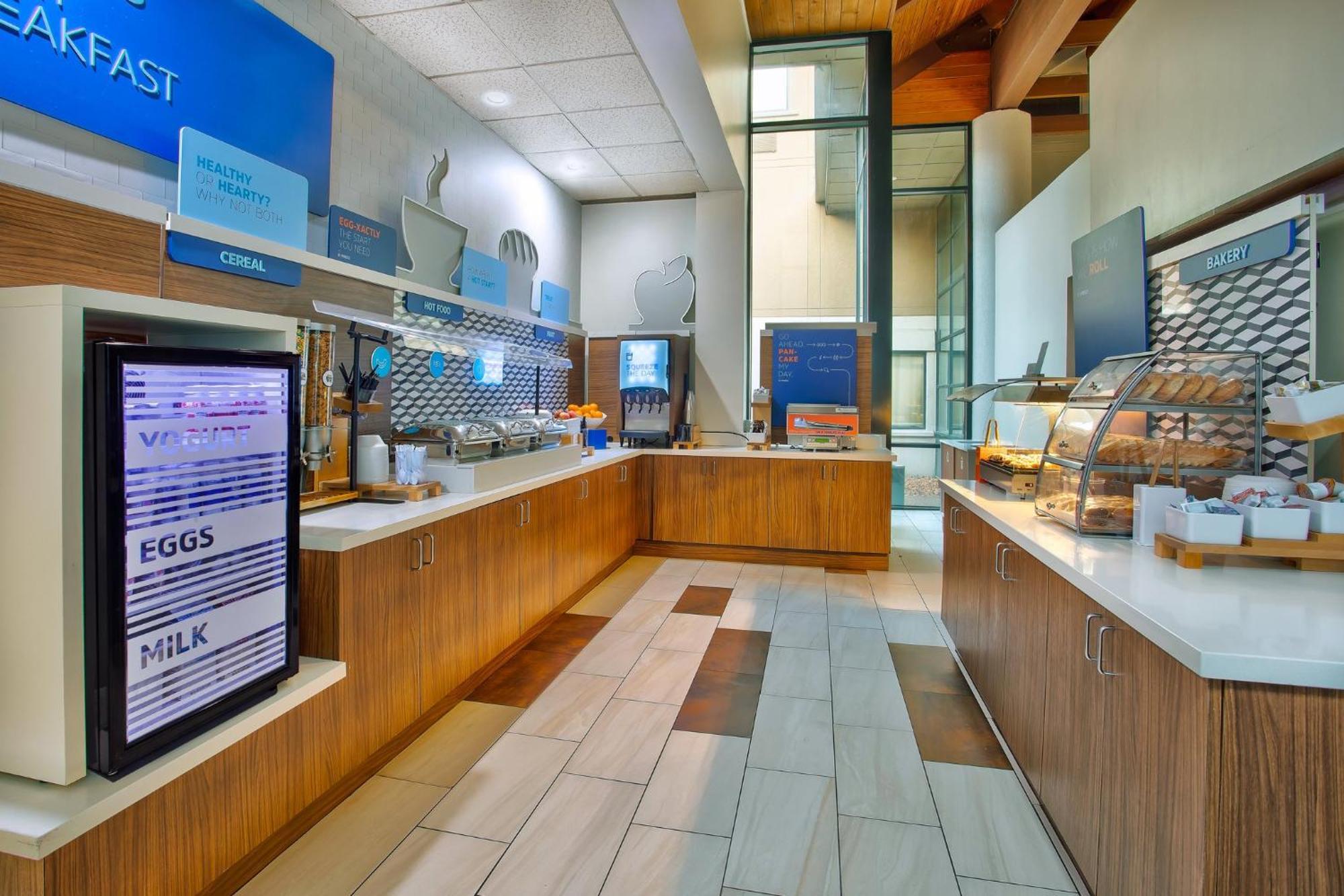 Express Airport By Ihg Hotel Nashville