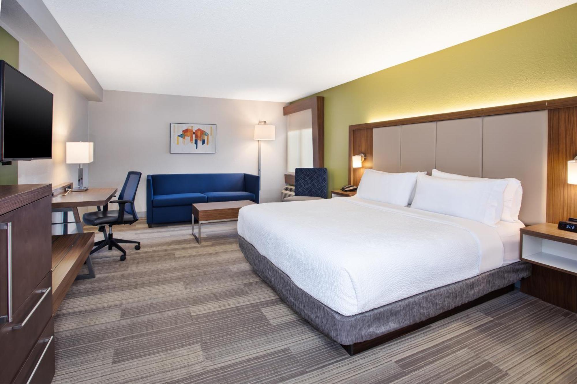 Hotel Express Airport By Ihg 3*