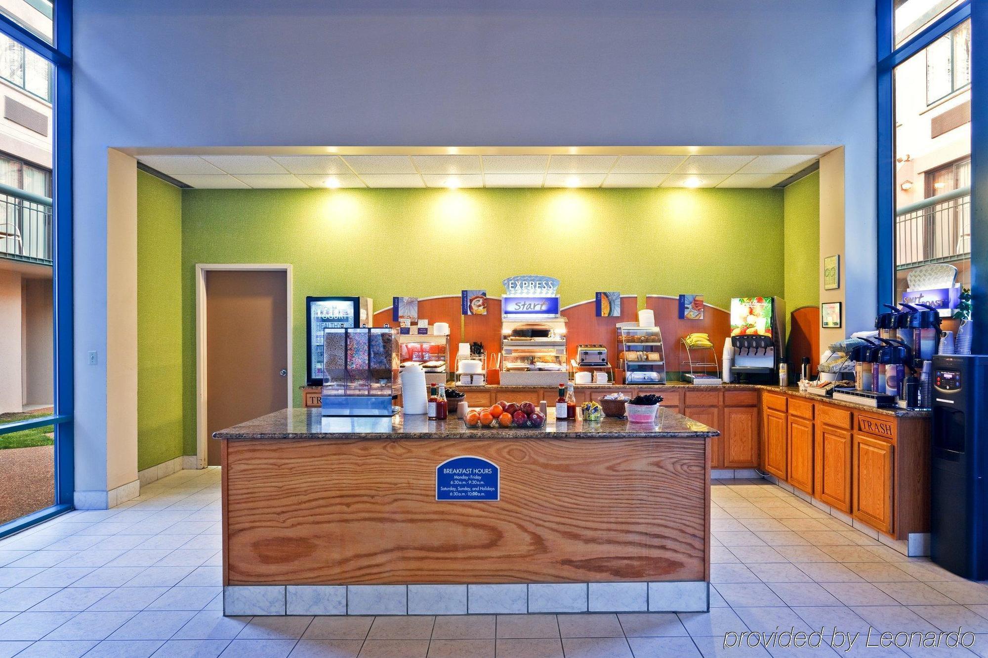 Express Airport By Ihg Hotel
